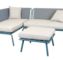 Hjørnesofa til udendørsbrug med aluminium ramme i blå, og med lyse hynder. Sofabord inkluderet. 
