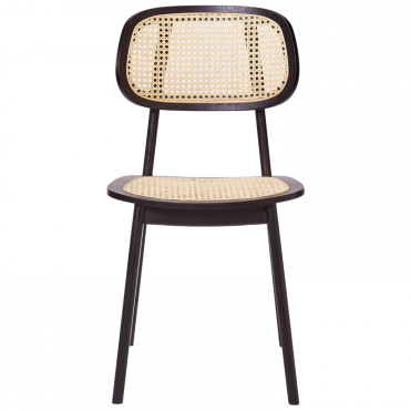 Juoda kavinės kėdė su pinta sėdimąja dalimi bei atlošu.