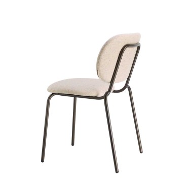 Stilfuld italiensk designet café stol med sort stel og sandfarvet sæde og ryg. 