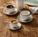 Kafija un espresso krūzītēs ar austrumnieciska stila apakštasītēm – piemērots kafejnīcām un restorāniem.