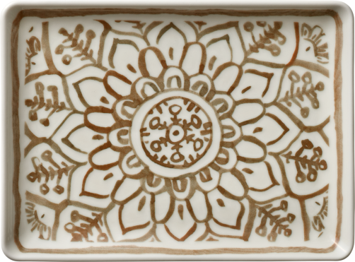 Mazs taisnstūra porcelāna šķīvītis ar brūnu ziedu mandalas rakstu – piemērots uzkodām vai desertiem.